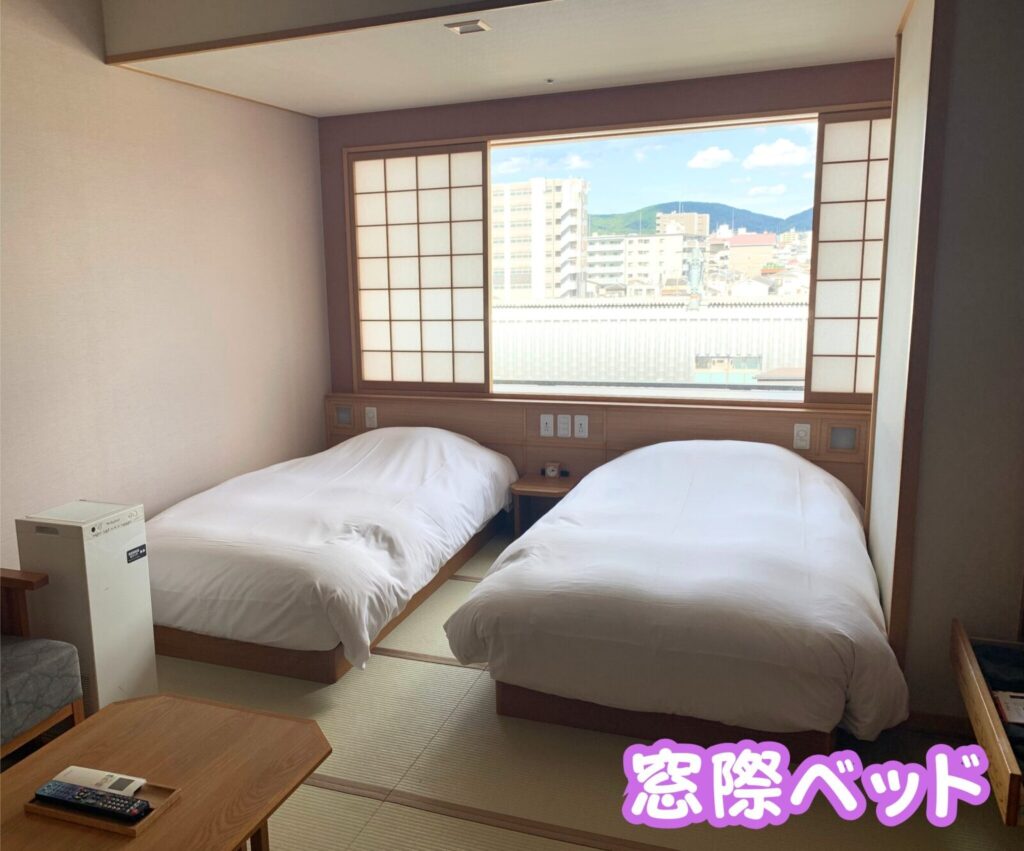窓際ベッド
